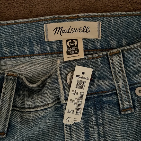 Light washed boyfriend jeans, high waisted, great condition and super cute! - Picture 5 of 7